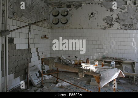 Teatro operativo all'interno dell'ospedale principale a pripjat - all'interno della zona di esclusione di Chernobyl in Ucraina Foto Stock