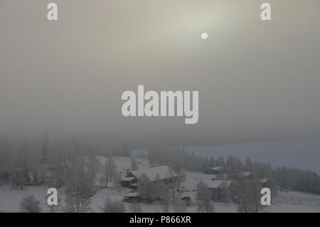 La nebbia in Lomen; Lomen coperta di nebbia Foto Stock