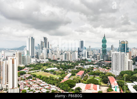 Vista della Punta pacifica, un quartiere degli affari della città di Panama. Panama City, Panama. Foto Stock