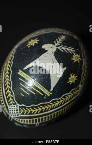 Pysanka è un ucraino di uova di Pasqua decorate con tradizionale folk ucraino disegni utilizzando una cera-metodo di resist. Foto Stock
