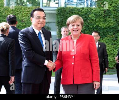 Berlino, Germania. 9 Luglio, 2018. Il premier cinese LI Keqiang (L) tiene colloqui con il Cancelliere tedesco Angela Merkel a Berlino, Germania, 9 luglio 2018. Credito: Li Tao/Xinhua/Alamy Live News Foto Stock