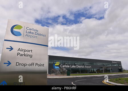 Carlisle, Regno Unito. Il 9 luglio 2018. Generale vista esterna dell'edificio del terminal a Carlisle Lake District aeroporto: 9 luglio 2018 STUART WALKER Credito: STUART WALKER/Alamy Live News Foto Stock