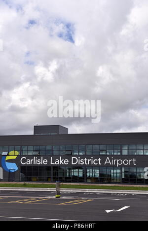 Carlisle, Regno Unito. Il 9 luglio 2018. Generale vista esterna dell'edificio del terminal a Carlisle Lake District aeroporto: 9 luglio 2018 STUART WALKER Credito: STUART WALKER/Alamy Live News Foto Stock