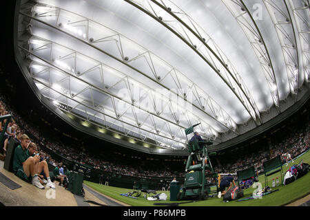 Londra, Regno Unito. Il 9 luglio 2018, All England Lawn Tennis e Croquet Club di Londra, Inghilterra; Wimbledon Tennis campionati, giorno 7; Centro Corte tetto chiuso per la prima volta quest anno come Jamie Murray (GBR) Azarenka competere contro Farah e credito Groenefeld: Azione Plus immagini di sport/Alamy Live News Foto Stock