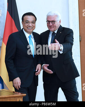 Berlino, Germania. 9 Luglio, 2018. Il premier cinese LI Keqiang (L) incontra il Presidente tedesco Frank-Walter Steinmeier a Berlino, Germania, 9 luglio 2018. Credito: Rao Aimin/Xinhua/Alamy Live News Foto Stock