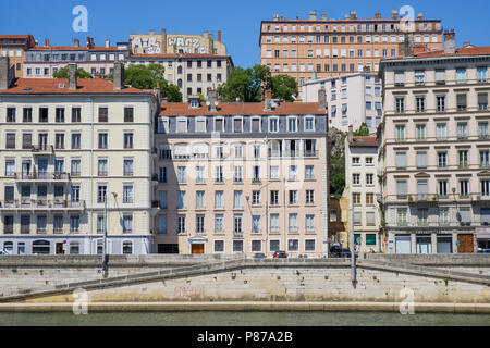 Vista generale della riva sinistra del fiume Saone, Lione, Francia Foto Stock