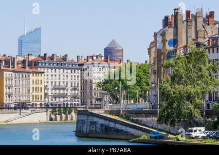 Vista generale della riva sinistra del fiume Saone, Lione, Francia Foto Stock