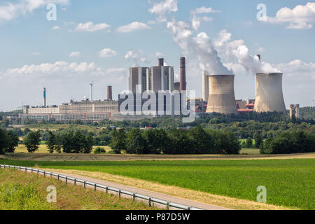 Impianto alimentato a carbone nei pressi di miniera di lignite Inden in Germania Foto Stock