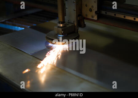 Il taglio al plasma di metallo Foto Stock