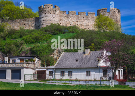 Delle mura del castello di Devin, borough di Bratislava, uno dei più antichi castelli in Slovacchia Foto Stock