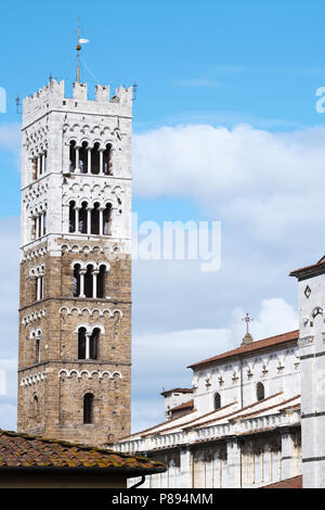 Il campanile, la torre campanaria del Duomo di San Martino, Cattedrale di San Martino, Lucca, Toscana, Italia, Europa Foto Stock