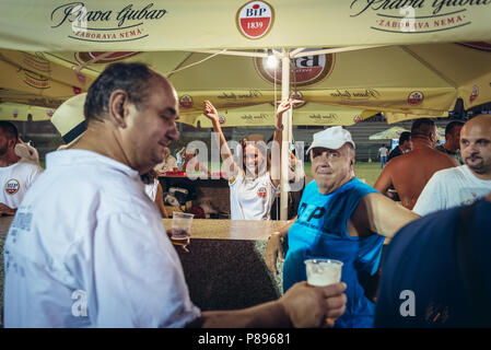 Birra BIP tenda alla famosa tromba annuale Festival di Guca village, Serbia, noto anche come Dragacevski Sabor, 2017 Foto Stock