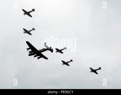 RAF 100 Fly pas Battle of Britain memorial flight Foto Stock