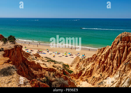 Praia da Falésia scogliere, Algarve, PORTOGALLO Foto Stock