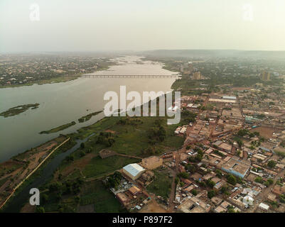 Bamako è la capitale e la città più grande del Mali, con una popolazione di 1,8 milioni di euro. Nel 2006 è stato stimato a più rapida crescita città in Africa Foto Stock