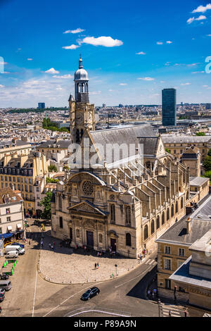 Una veduta aerea di Saint-Étienne-du-Mont chiesa a Parigi, Francia Foto Stock