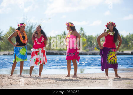 Le donne polinesiane di Manihi Atoll Foto Stock