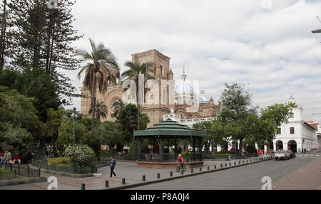 La Cattedrale dell Immacolata Concezione.Catedral de la Inmaculada Concepción.Situato di fronte al Parque Calderon Cuenca Ecuador Foto Stock