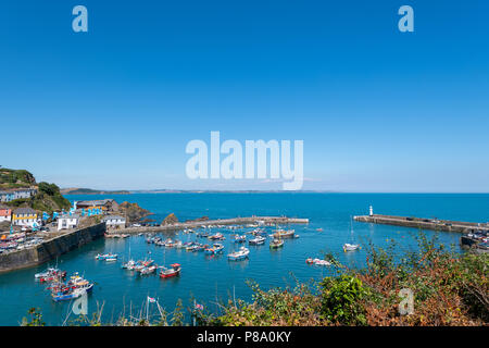 Porthilly, Kernow - Mevagissey, in Cornovaglia della south coast, su un luminoso giorno d'estate. Foto Stock