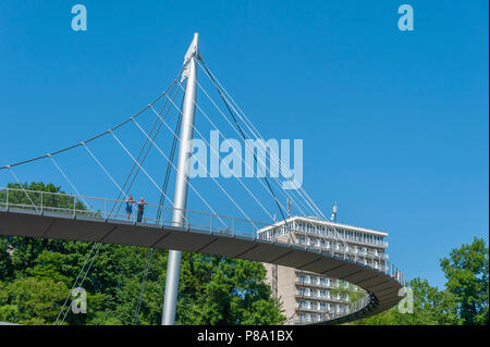 Ponte pedonale presso il porto, Sassnitz, Rügen, Meclemburgo-Pomerania, Germania Foto Stock