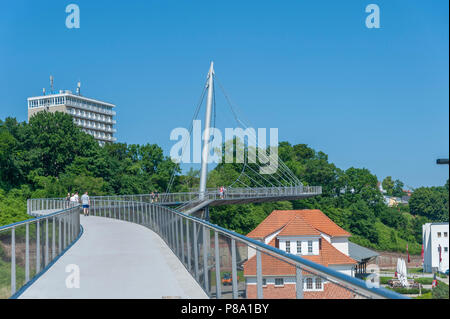 Ponte pedonale presso il porto, Sassnitz, Rügen, Meclemburgo-Pomerania, Germania Foto Stock