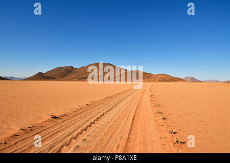 Sandtrack attraverso il Tiras Mountains, Namibia Foto Stock