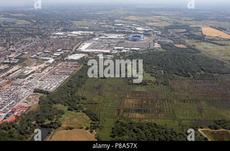 Vista aerea del rosso Moss SSSI terreni vicino al Reebok sviluppo, Bolton Foto Stock