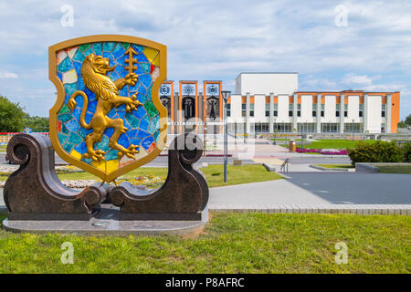 Lo stemma della città con un Leone d'oro sulla piazza vicino alla casa . Per il vostro design Foto Stock