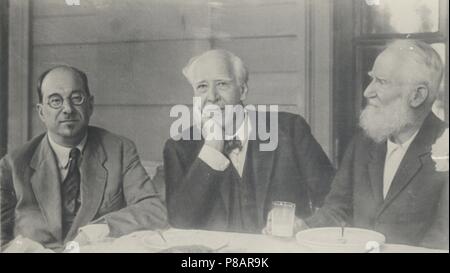 Persone di Commissario Anatoly Lunacharsky, direttore del teatro Constantin Stanislavski e drammaturgo George Bernard Shaw. Museo: Stato russo, film e foto di archivio, Krasnogorsk. Foto Stock