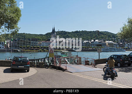 Traghetto per trasporto auto e passeggeri a boppard am Rhein, Germania. Foto Stock