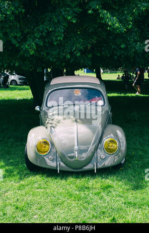 1954 VW Beetle auto a VW mostra. Stoner Park, Oxfordshire, Inghilterra. Vintage filtro applicato Foto Stock