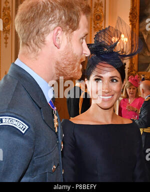 Il Duca e la Duchessa di Sussex parteciperà al ricevimento a Buckingham Palace, London, in occasione del centenario della Royal Air Force. Foto Stock