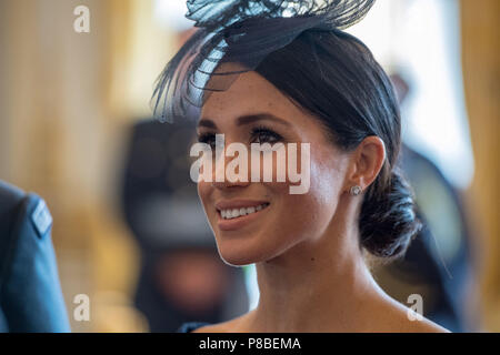 La duchessa di Sussex assiste un ricevimento a Buckingham Palace di Londra in occasione del centenario della Royal Air Force. Foto Stock