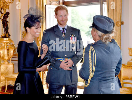 Il Duca e la Duchessa di Sussex parteciperà al ricevimento a Buckingham Palace, London, in occasione del centenario della Royal Air Force. Foto Stock