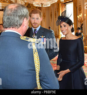 Il Duca e la Duchessa di Sussex parteciperà al ricevimento a Buckingham Palace, London, in occasione del centenario della Royal Air Force. Foto Stock