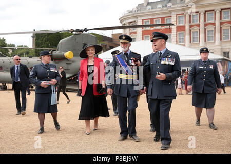 Il principe Michael di Kent e la Principessa Michael di Kent parteciperà al ricevimento presso la sfilata delle Guardie a Cavallo, Londra, in occasione del centenario della Royal Air Force. Foto Stock