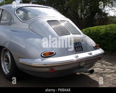 Porsche 356B Carrera GT 2 litro competizione Coupe 1962 - che mostra la parte posteriore della macchina vicino fino Foto Stock