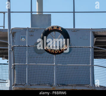 Lifebelt sul dispositivo HMS Caroline ormeggiato a Belfast. Foto Stock