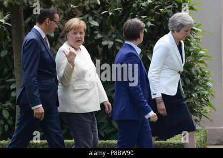 In Polonia il Primo Ministro Mateusz Morawiecki, il Cancelliere tedesco Angela Merkel, la Serbia il Primo Ministro Brnabic Ana ed il Primo Ministro Theresa Maggio durante un ricevimento alla fine dei paesi dei Balcani occidentali svoltosi presso il St James's Palace Appartamenti di Stato, Londra. Foto Stock