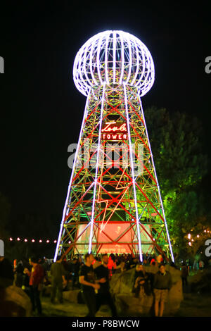 Zagabria, Croazia - 25 Giugno 2018 : il primo mondo replica del Nikola Tesla torre come una tappa al tredicesimo Festival INmusic situato sul lago Jaru Foto Stock