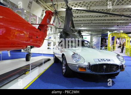 1971 Jaguar E-type 4.2 litri V8 sovralimentato roadster di Beacham telaio n. 1S50394, per Bonhams classico auto asta, RAF Museum di Londra, Regno Unito. Foto Stock