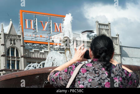 Mosca, Russia - Giugno, 17, 2017 un segno sulla costruzione di TSUM a Mosca. Foto Stock