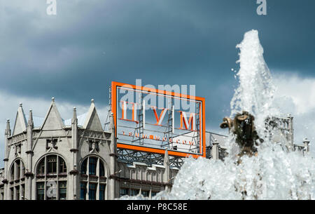 Mosca, Russia - Giugno, 17, 2017 un segno sulla costruzione di TSUM a Mosca. Foto Stock