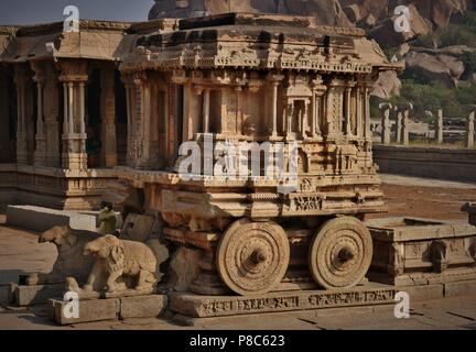 'Stone Carro di Hampi' - uno tra i tre famosi carri di pietra in India. Foto Stock