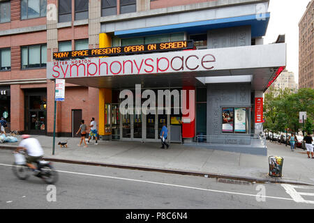 Symphony Space, 2537 Broadway, New York, NY. esterno alla vetrina di un teatro e performance spazio nella Upper West Side di Manhattan. Foto Stock