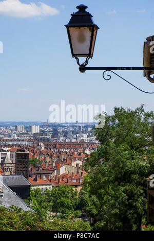 Lione visto dalla parte superiore della Montee des Epies, Saint-Georges district, Lione, Francia Foto Stock