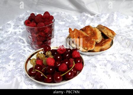 Appetitosi succosa freschi dolci frutti maturi preparare per il dessert Foto Stock