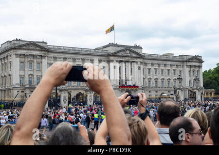 London, Regno Unito - 10 Luglio 2018: Vista della famiglia reale a Buckingham Palace per la Royal Air Force centenario. Credito: Kurt Pacaud/Alamy Live News Foto Stock