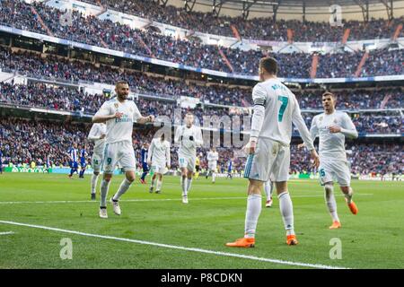 Del Real Madrid in avanti portoghese Cristiano Ronaldo festa dopo un goal durante La Liga partita di calcio tra il Real Madrid e Alaves giocato al Santiago Bernabeu a Madrid, il 24 febbraio 2018 Cordon Premere Cristiano Ronaldo lascia il Real Madrid e indicazioni per la Juventus per 105 milioni di euro Cordon Premere Credito: CORDON PREMERE/Alamy Live News Foto Stock