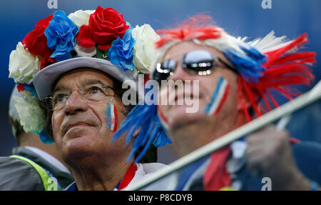 San Pietroburgo, Russia. 10 Luglio, 2018. Ventola francese durante il 2018 FIFA World Cup Semi Final match tra la Francia e il Belgio a San Pietroburgo Stadium il 10 luglio 2018 a San Pietroburgo, Russia. (Foto di Daniel Chesterton/phcimages.com) Credit: Immagini di PHC/Alamy Live News Foto Stock